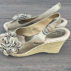 B.o.c Born Concepts Gold Metallic slingback wedges size 7